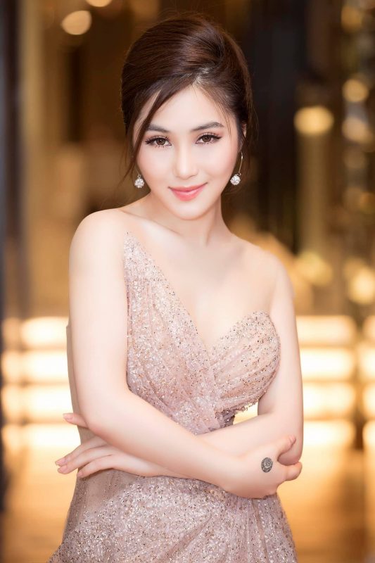 Đầm dạ hội thiết kế lệch vai xoắn eo vô cùng quyến rũ - D570