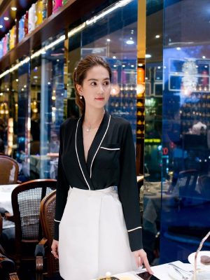 Set áo sơ mi đen và chân váy ngắn dễ thương như Ngọc Trinh - JN35