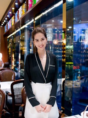 Set áo sơ mi đen và chân váy ngắn dễ thương như Ngọc Trinh - JN35