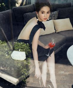 Đầm đen phi bóng sang trọng thiết kế ôm body cột nơ ở cổ - DN144