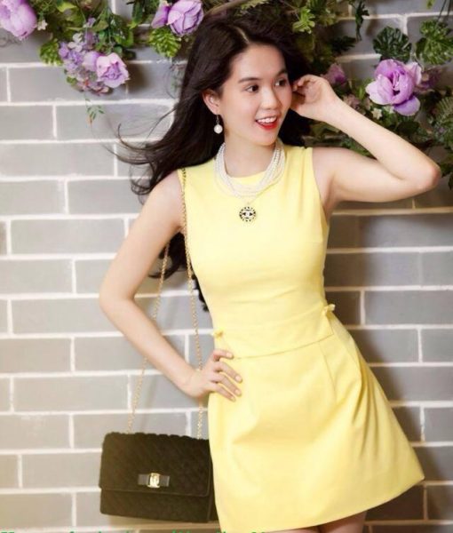 Đầm suông sát nách màu trắng trẻ trung dễ thương như Ngọc Trinh - DN380