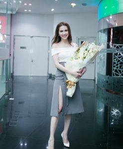 Bộ áo trễ vai và chân váy xòe dự tiệc sang trọng - JN41