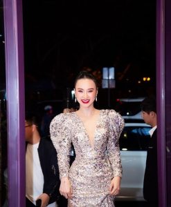 Đầm dạ hội kim sa trắng khoét ngực sâu xẻ đùi quyến rũ – D444