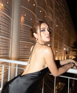 Đầm dạ hội đen thiết kế cổ yếm hở lưng quyến rũ - D557
