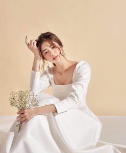 Đầm dạ hội trắng dáng xoè thiết kế tay dài sang trọng - D547