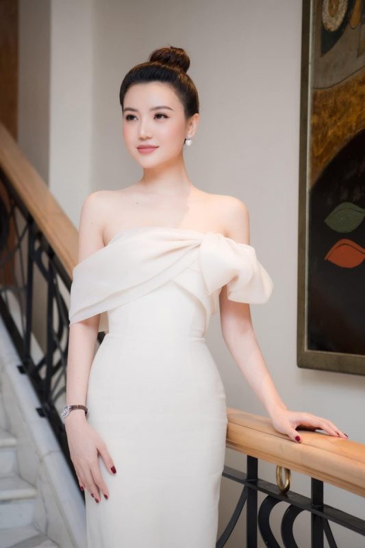 Đầm dạ hội dài trắng thiết kế trễ vai siêu sexy - D610