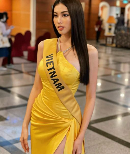 Đầm dạ hội cổ yếm vàng xẻ đùi cao sexy - D621