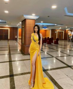 Đầm dạ hội cổ yếm vàng xẻ đùi cao sexy - D621