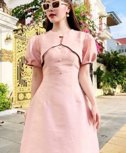 vay-du-tiec-hong-tay-phong-dinh-cuc-nguc-DN538 Váy dự tiệc hồng tay phồng đính cúc ngực dễ thương - D538